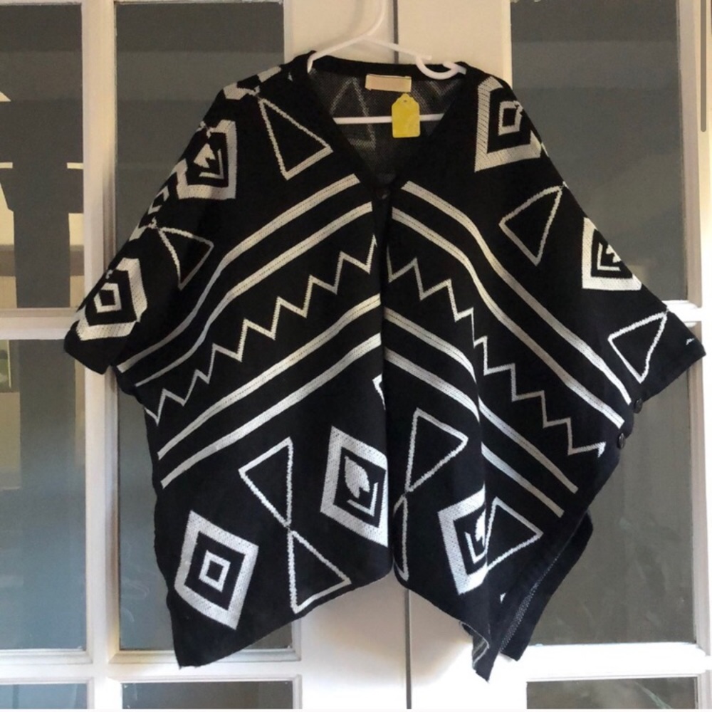 NWT Ryleigh Rue’s Girls Poncho Sweater